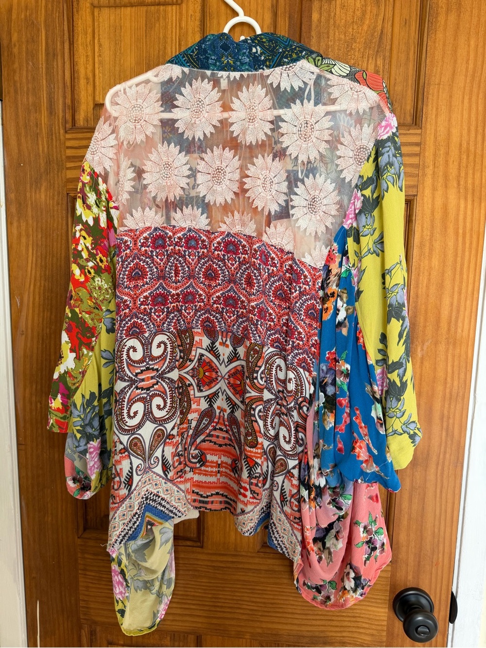 Vincente Floral Embroidered Lace Kimono - Picture 4 of 10